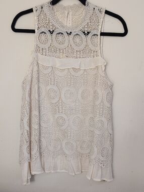 entro Cream Crochet Lace Sleeveless Top